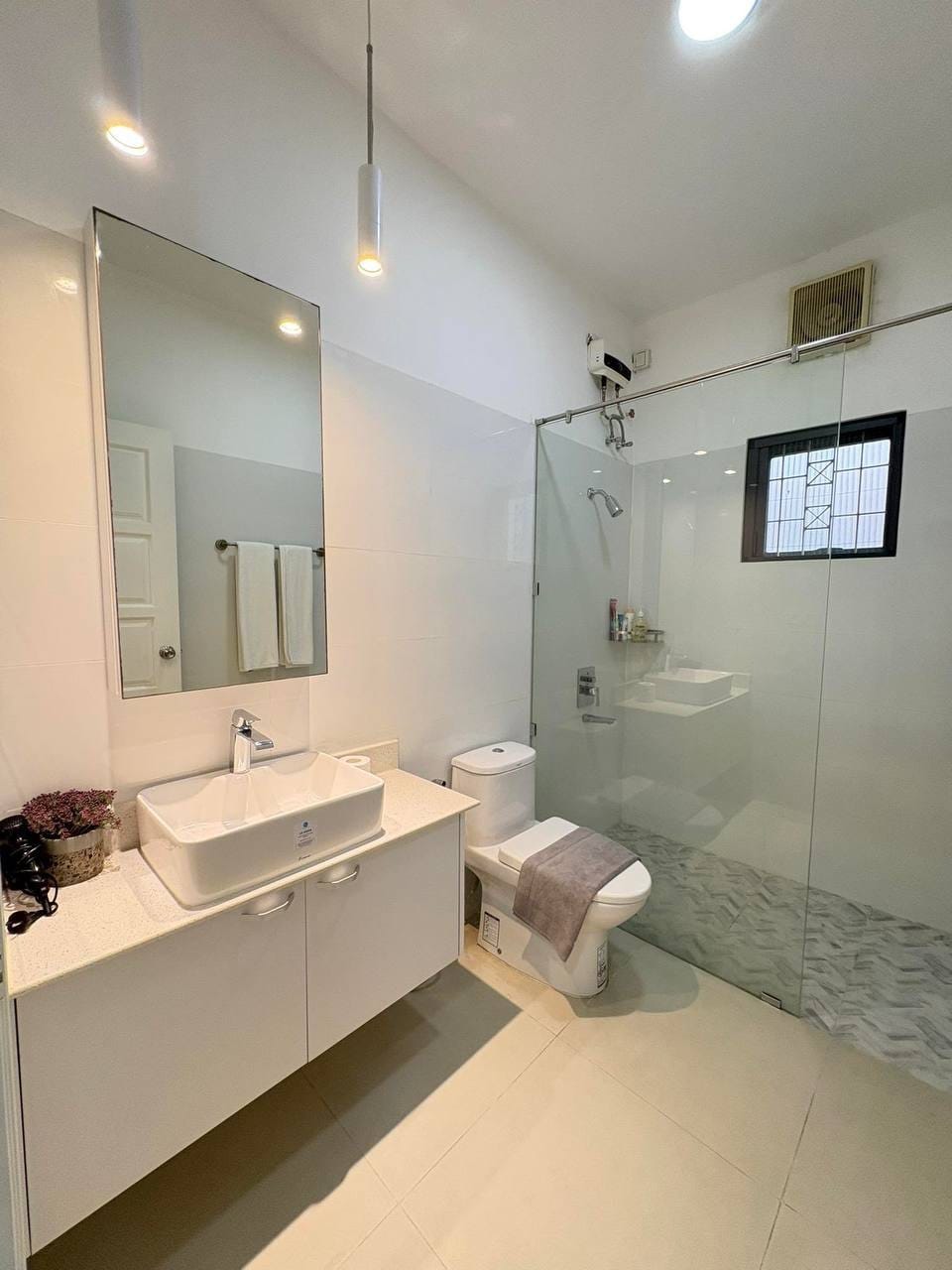 2 Bedroom apartment for rent in Boeng Keng kang 1 in Middle City