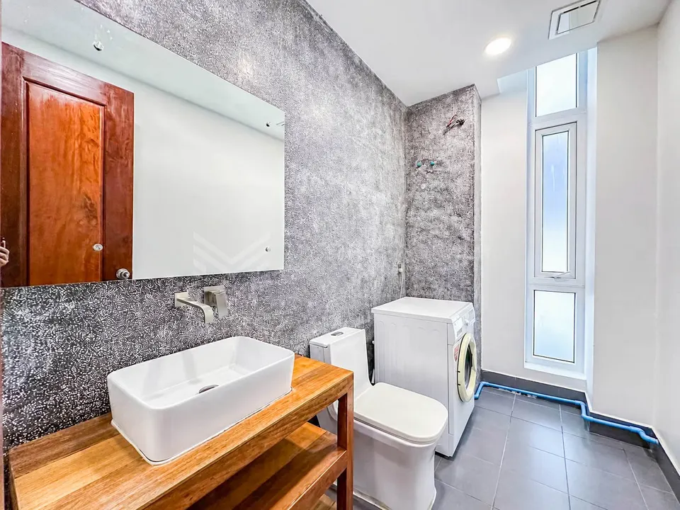 2 bedroom Renovated Apartment in BKK1 area, photo 10