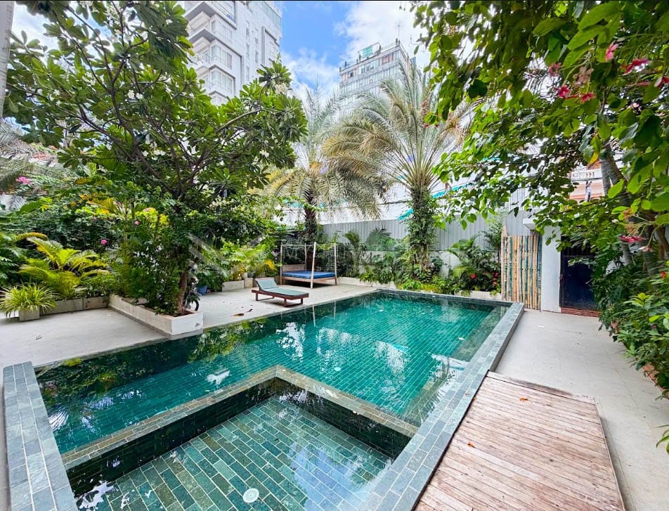 2 Bedroom Renovated apartment in Tonle Bassac Chamkarmon