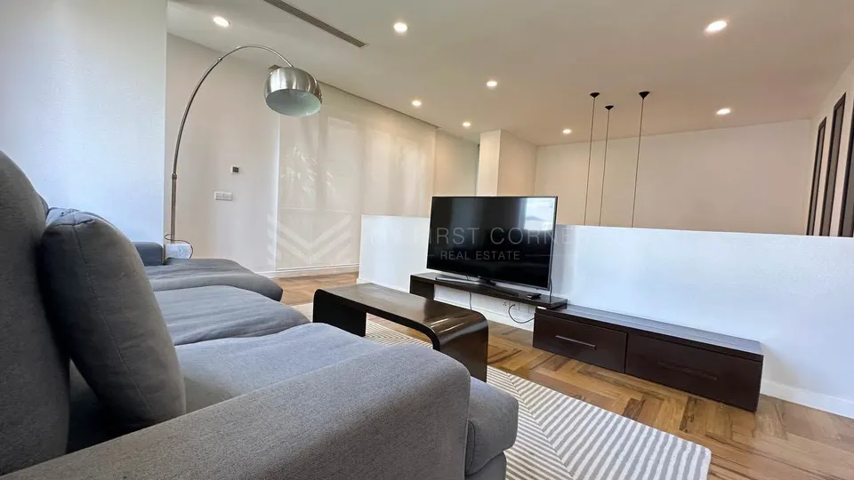 3 Bedroom Condominium For Rent in Tonle Bassac, photo 8