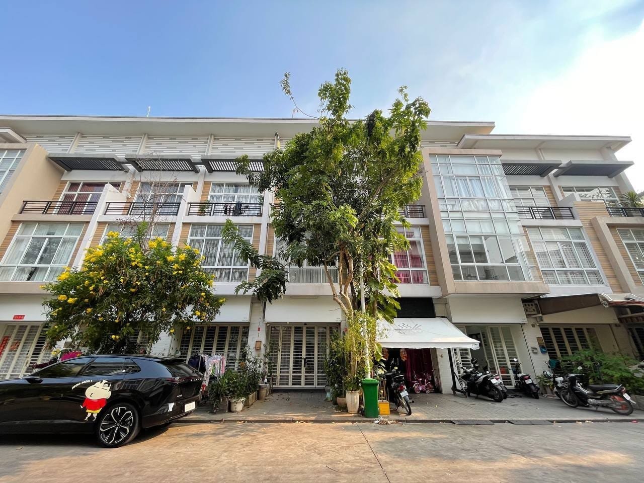 Bright shophouse rental with appliances, Borey Peng Huot Boeung Snor, main photo