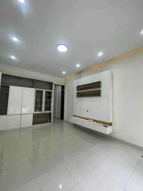 Bright shophouse rental with appliances, Borey Peng Huot Boeung Snor, photo 3