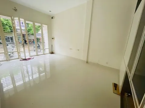 Bright shophouse rental with appliances, Borey Peng Huot Boeung Snor, photo 4