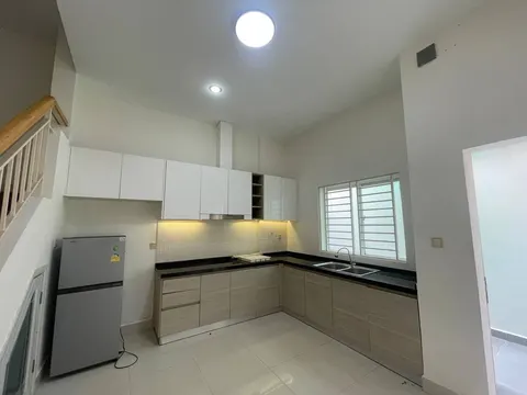 Bright shophouse rental with appliances, Borey Peng Huot Boeung Snor, photo 5