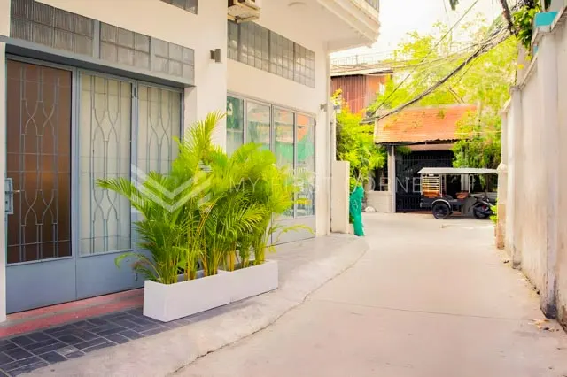 1-Bedroom Apartment for Rent in Daun Penh, Phnom Penh — photo 9