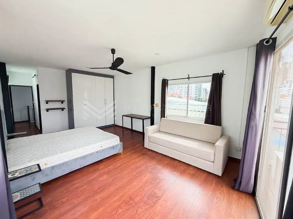 Duplex 3-bedroom Renovated apartment for rent in Tonle Bassac, photo 11