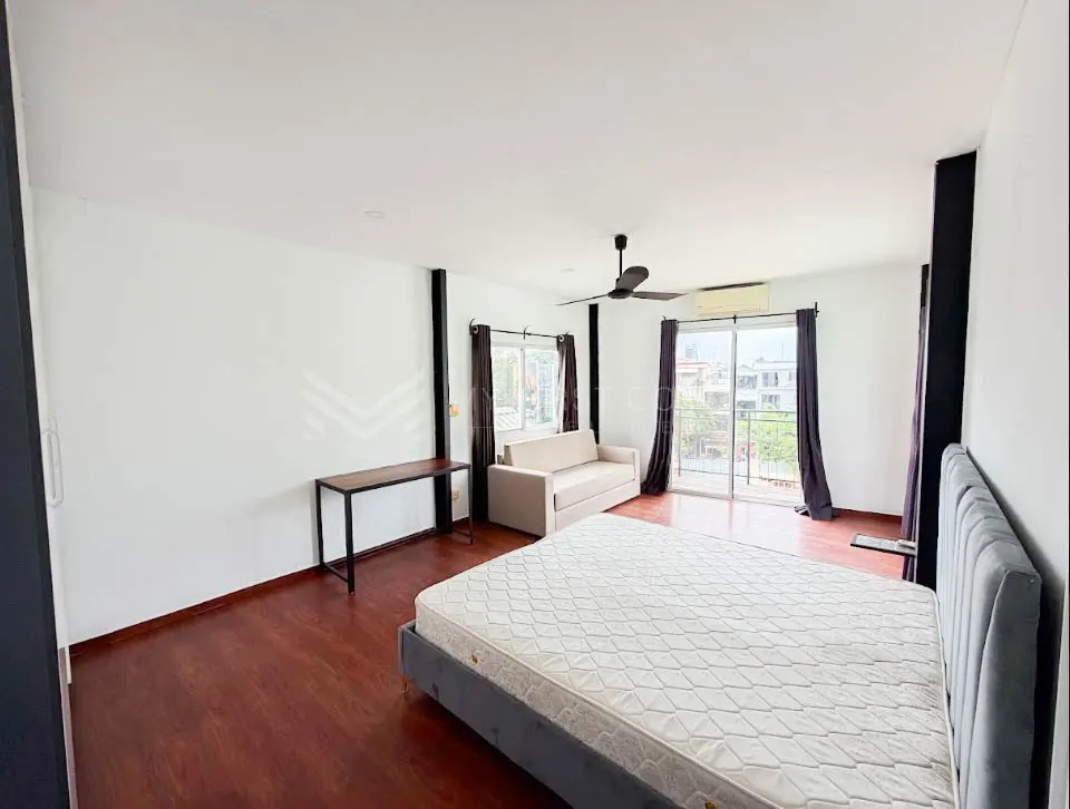 Duplex 3-bedroom Renovated apartment for rent in Tonle Bassac, photo 12