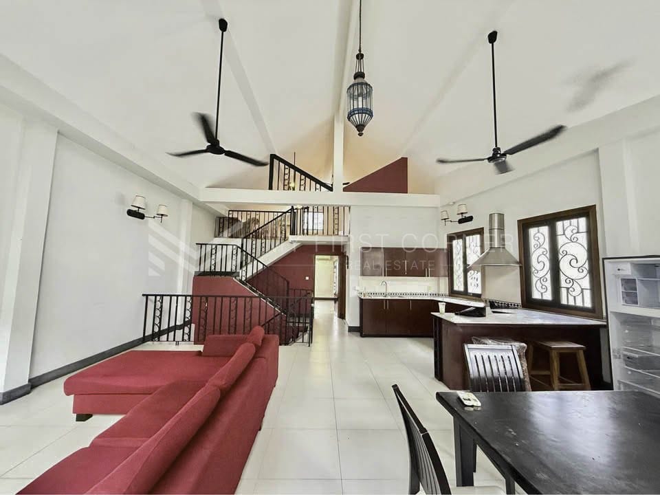 Duplex house 4 bedroom for rent in Daun Penh