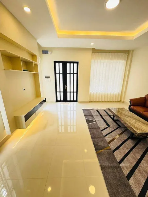 Four-Bedroom Corner Villa, Furnished, to Let in Veal Sbov, photo 3