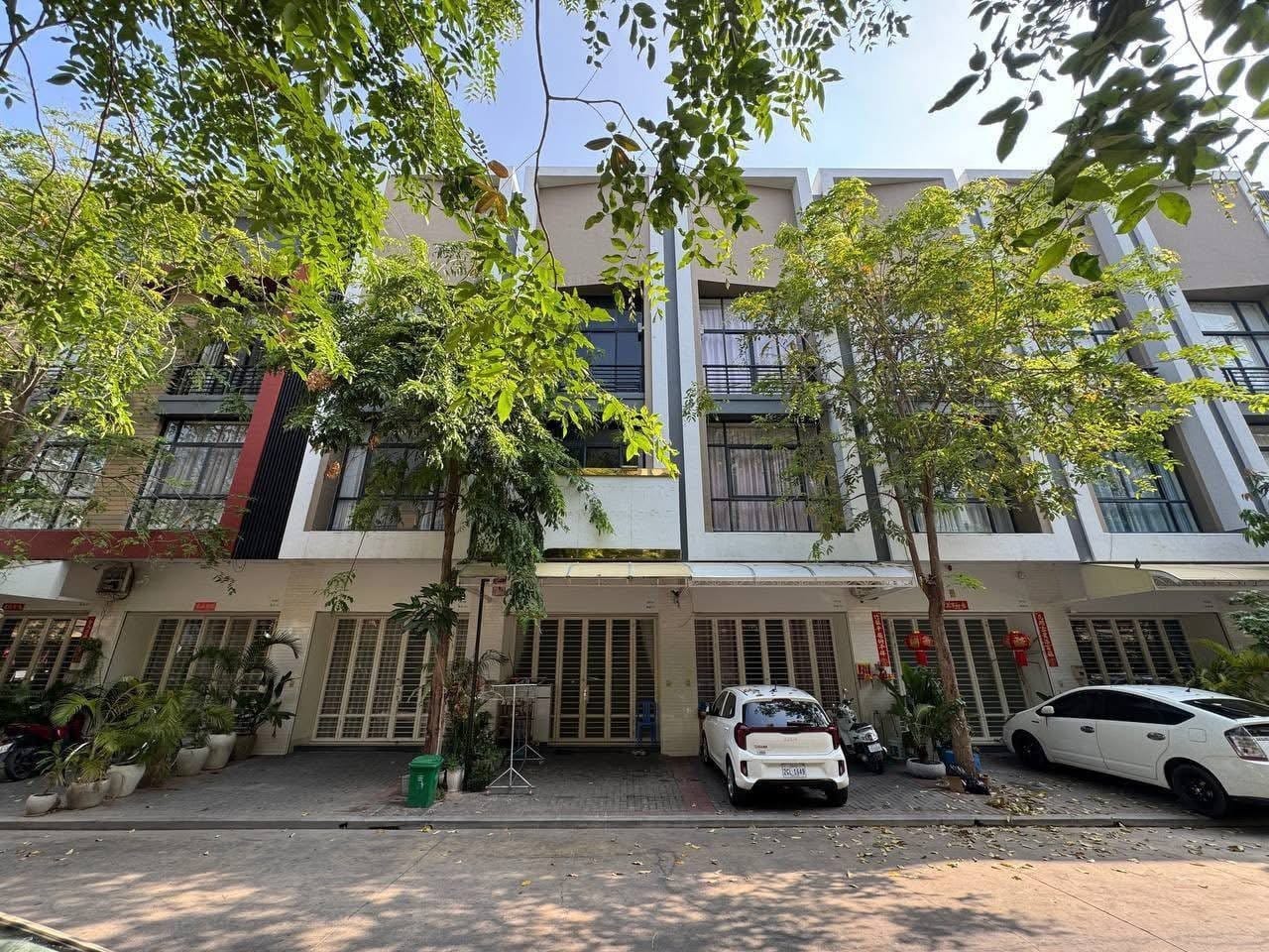 Four Bedroom Shophouse to Let, Boeung Snor, main photo