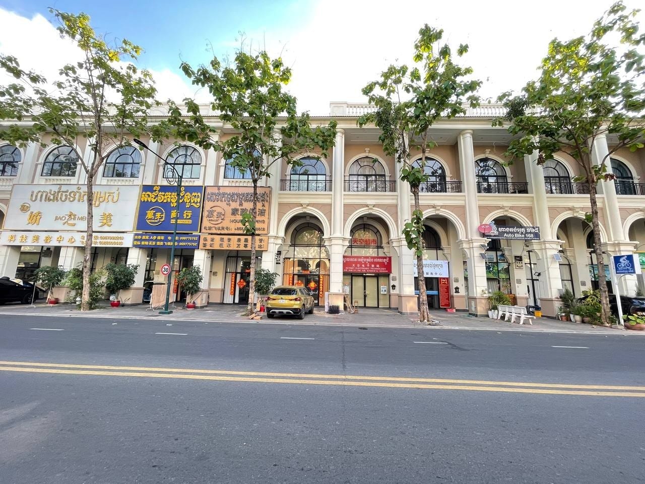 Four-Bedroom Shophouse to Rent, Boeung Snor Boulevard, main photo