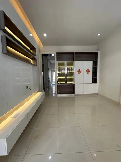 Four-Bedroom Shophouse To Rent With Built-Ins, Boeung Snor, photo 2