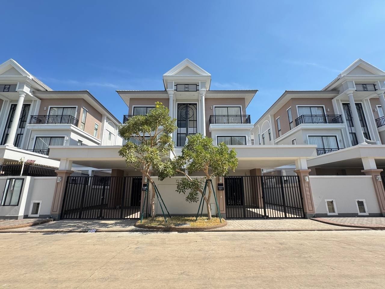 Four Bedroom Twin Villa to Let, Veal Sbov, main photo