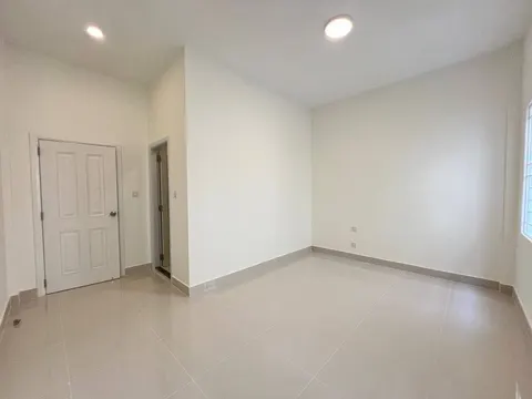 Shophouse to Rent at Capital One, 750 Dollars Monthly, photo 3