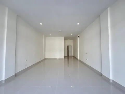Shophouse to Rent at Capital One, 750 Dollars Monthly, photo 4