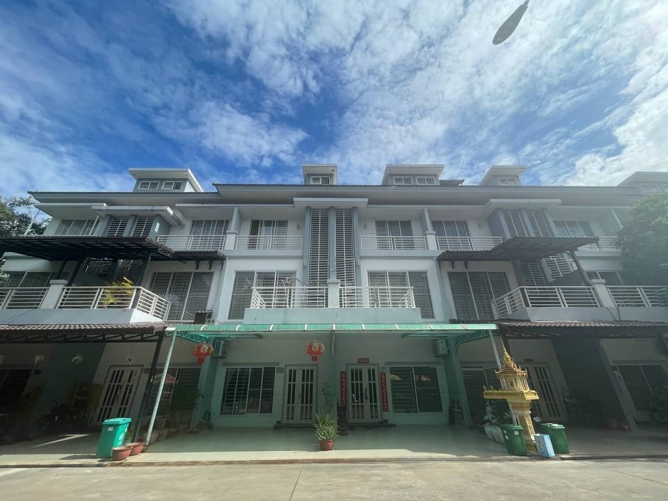 South-Facing Link Home to Rent, Sangkat Nirouth