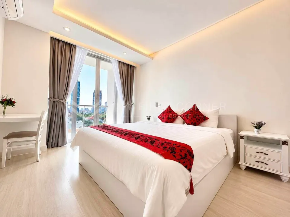 Spacious Three bedroom service apartment for rent in BKK1, photo 7