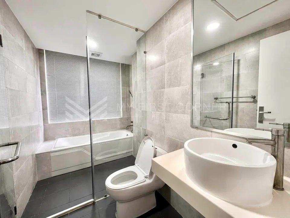 Spacious Three bedroom service apartment for rent in BKK1, photo 10