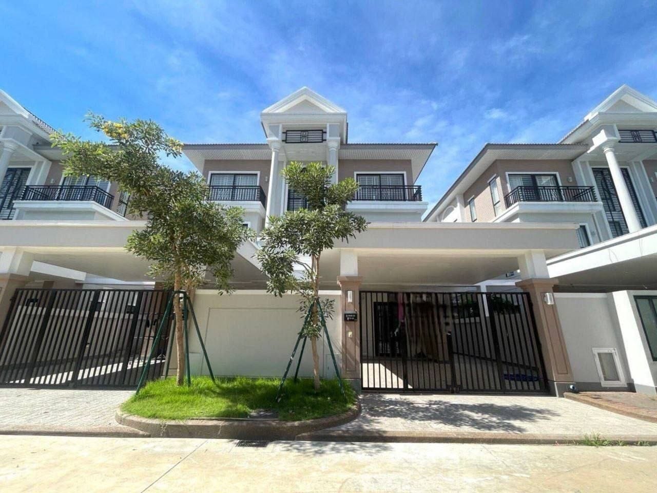 Spacious Three-Storey Twin Villa To Rent, Veal Sbov, main photo
