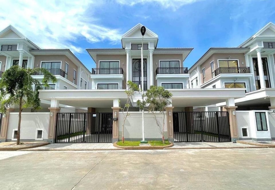 Spacious Twin Villa Rental, Boeung Snor, $1,500 Monthly