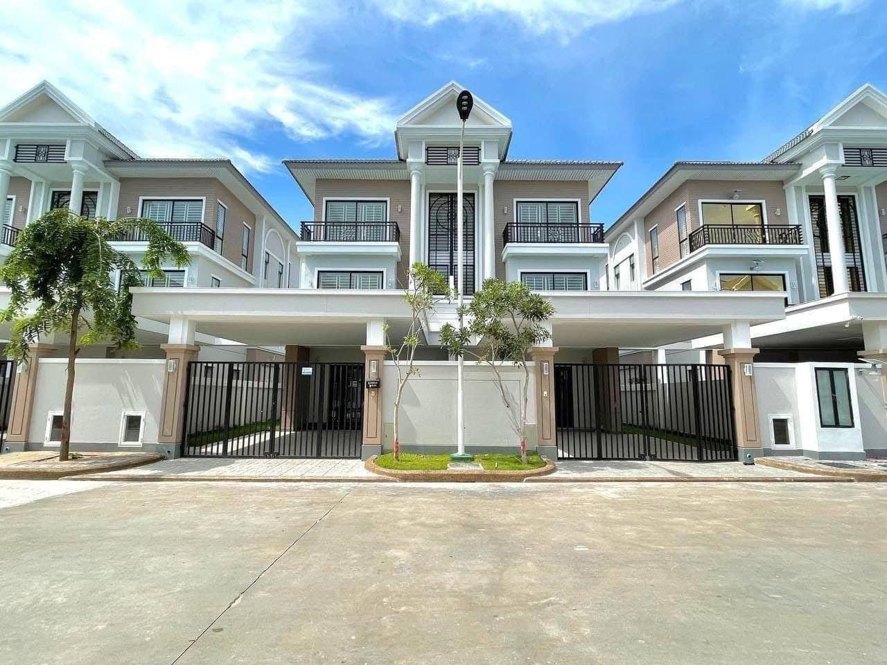 Three Bedroom Link Villa Beside the European Garden, main photo