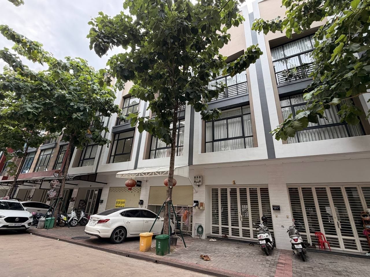 Tidy shophouse rental with fitted kitchen, Borey Peng Huot Boeung Snor, main photo