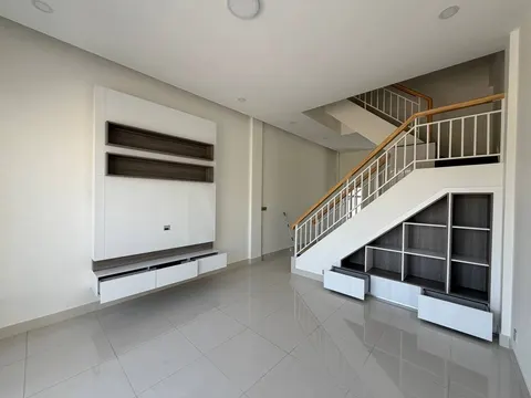 Tidy shophouse rental with fitted kitchen, Borey Peng Huot Boeung Snor, photo 2